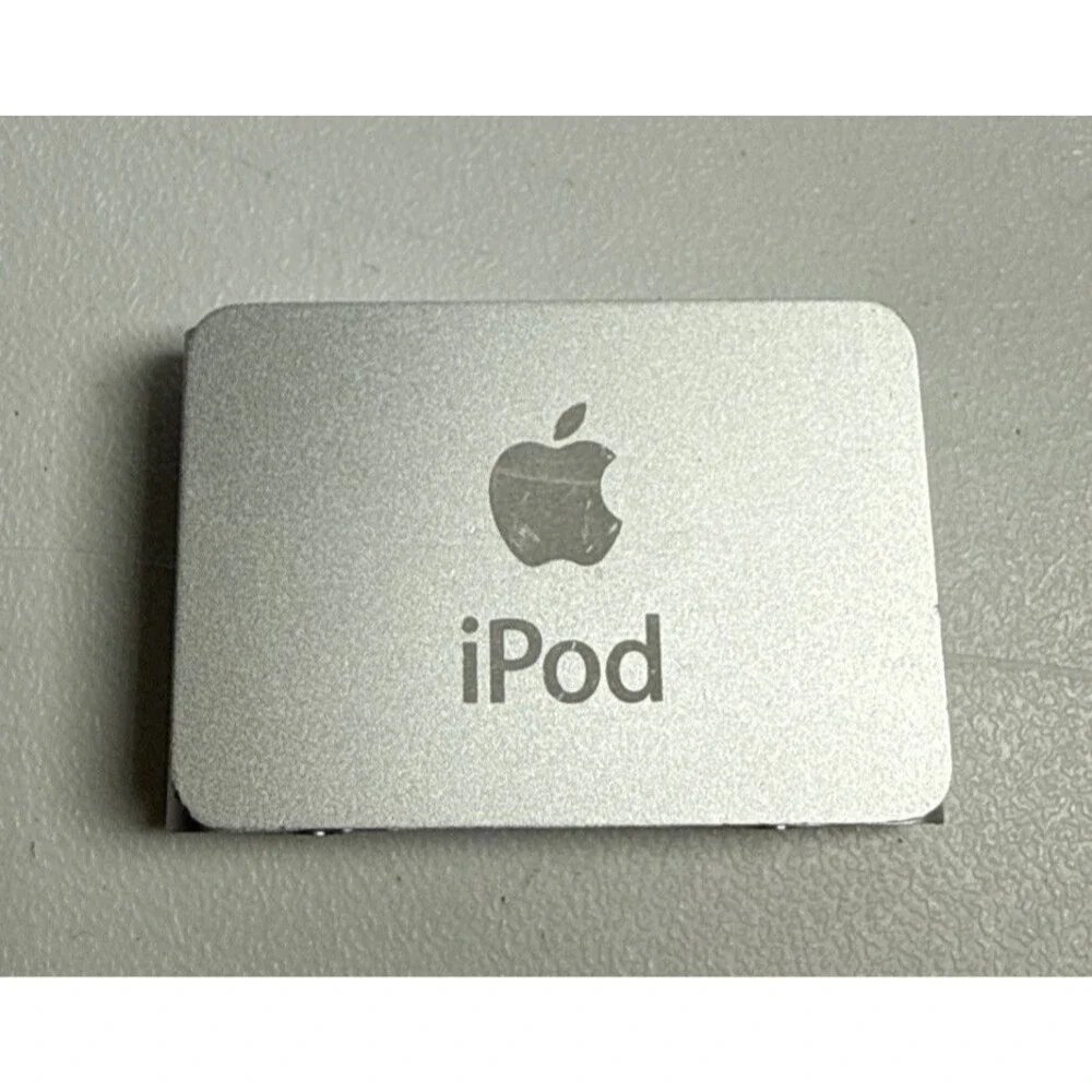 Apple 1GB iPod Shuffle - 2nd Generation - Grey A1204 No Power